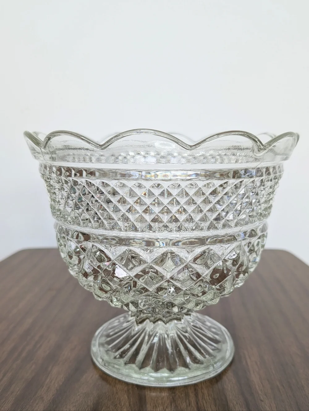Vintage Anchor Hocking Wexford Pattern Footed Glass Salad Or Parfait Bowl - Picture 5 of 8